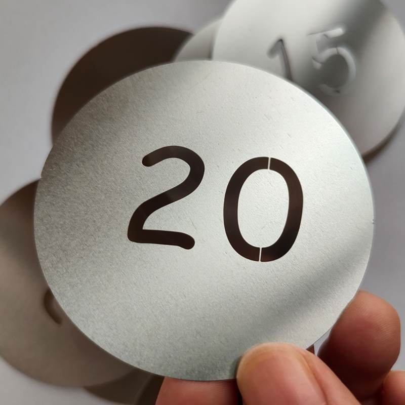 誕生日パーティー、バルミツバ、年齢記念日用数字ゴボス、60m - Snoot Flash Modifier のレビューと価格