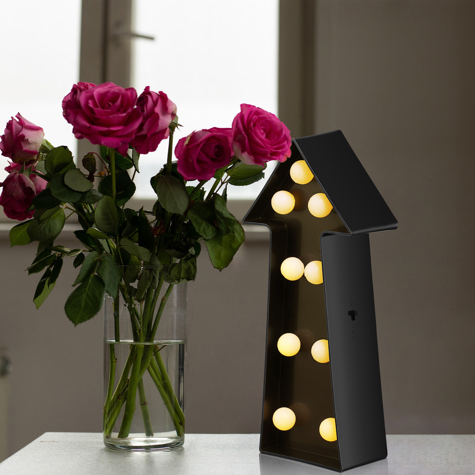 LEDアローナイトライト。矢印型の壁掛け装飾ランプ。家庭、オ - Photography Lighting Direction のレビューと価格